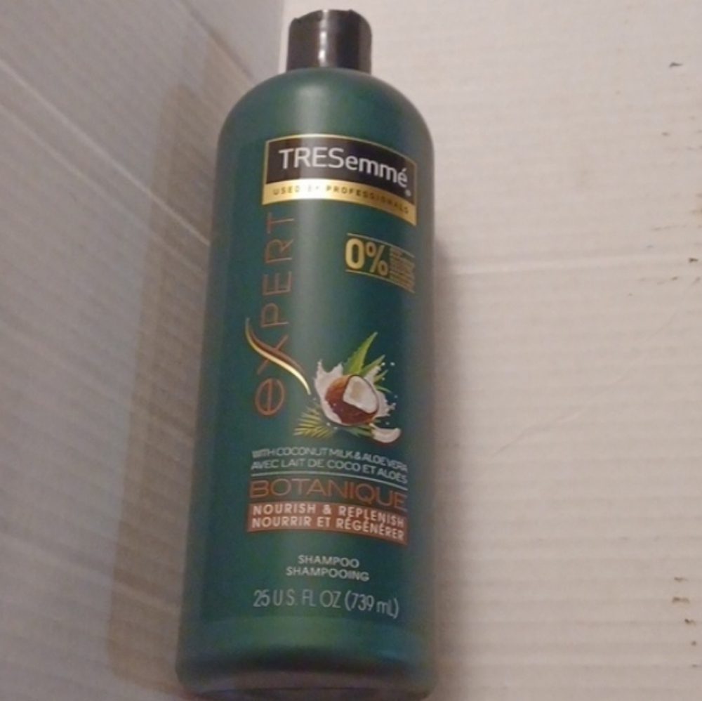 4/$40 New TRESemmé Nourish & Replenish Botanique Shampoo - 739 mL Bottle